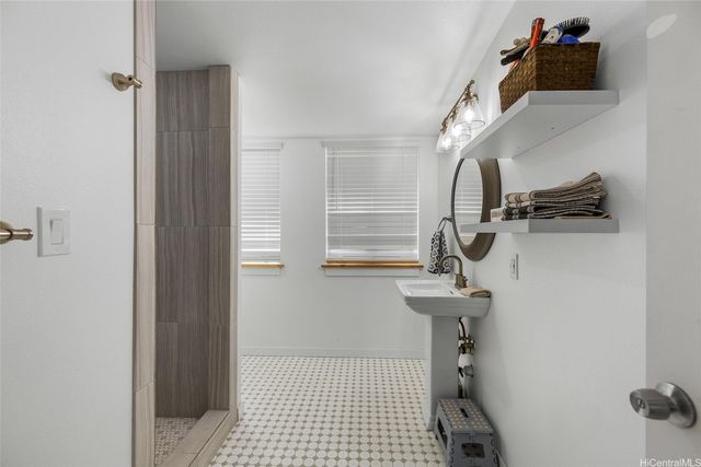 1736 Gulick Avenue, Honolulu, HI 96819