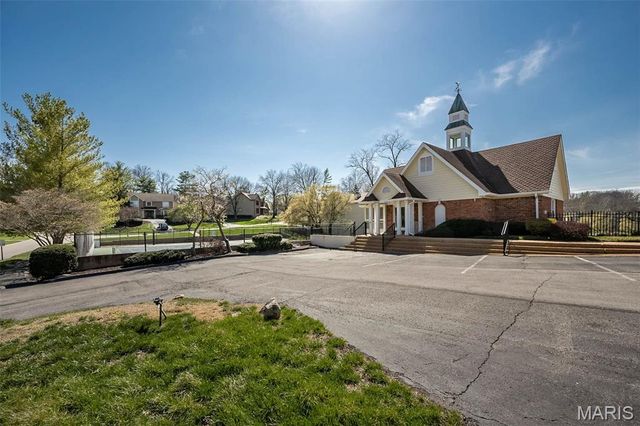 606 Aspen Ridge Court, St Louis, MO 63017