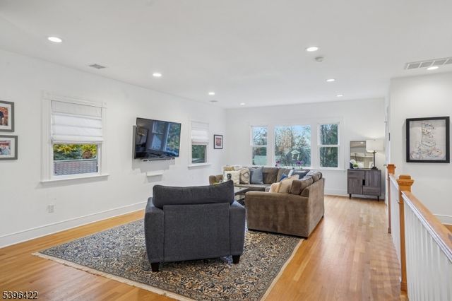 84 Cedar St, Millburn Twp., NJ 07041