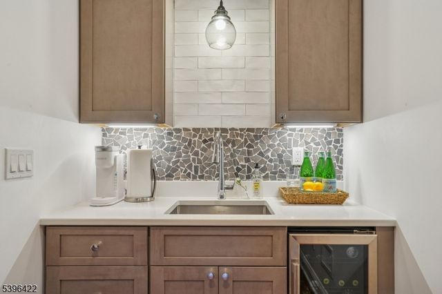 84 Cedar St, Millburn Twp., NJ 07041