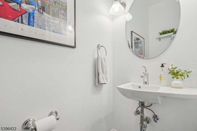 84 Cedar St, Millburn Twp., NJ 07041