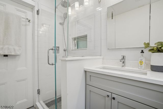 84 Cedar St, Millburn Twp., NJ 07041