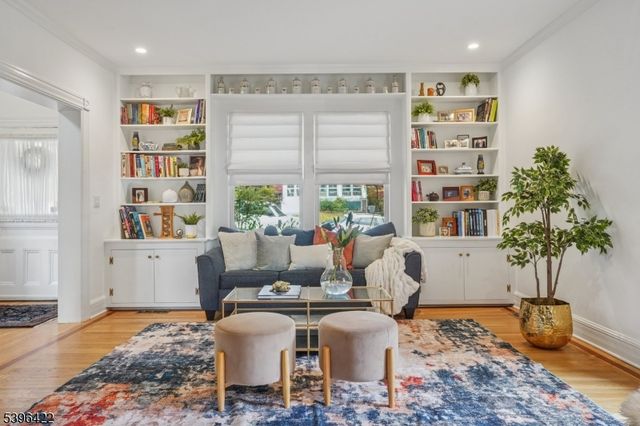 84 Cedar St, Millburn Twp., NJ 07041