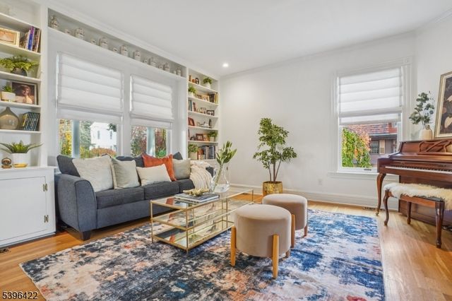 84 Cedar St, Millburn Twp., NJ 07041