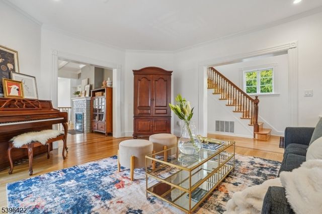 84 Cedar St, Millburn Twp., NJ 07041