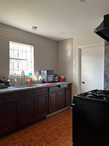 8811 Leader Street, Houston, TX 77036