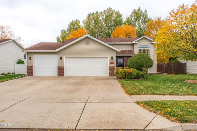 855 San Angelo Drive, Bismarck, ND 58504 property photo