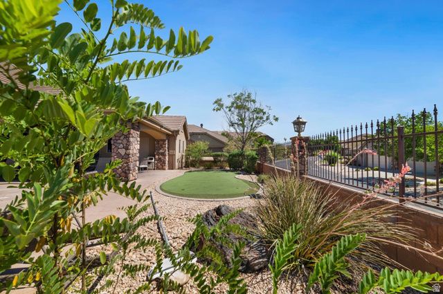 2076 N DORAL CT, Washington, UT 84780