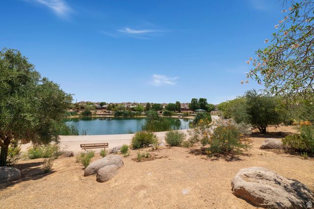 2076 N DORAL CT, Washington, UT 84780