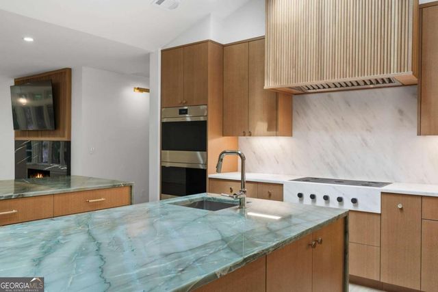 366 Blackland Road NW, Atlanta, GA 30342