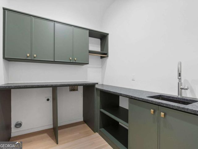 366 Blackland Road NW, Atlanta, GA 30342