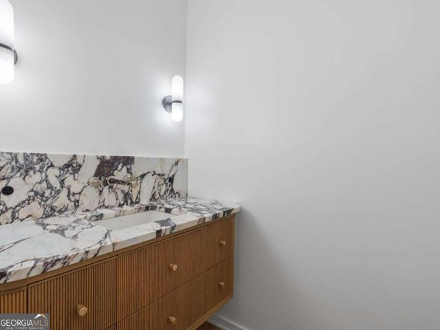 366 Blackland Road NW, Atlanta, GA 30342