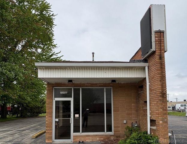 18601 15 Mile Road, Clinton Twp, MI 48035
