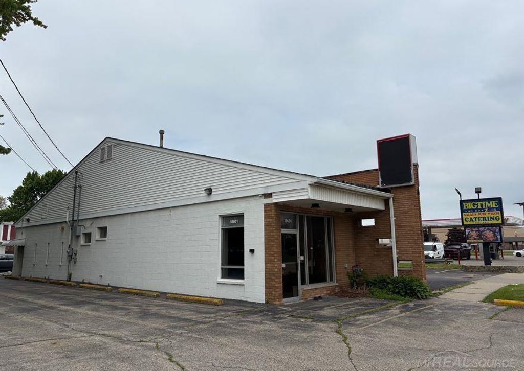 18601 15 Mile Road, Clinton Twp, MI 48035