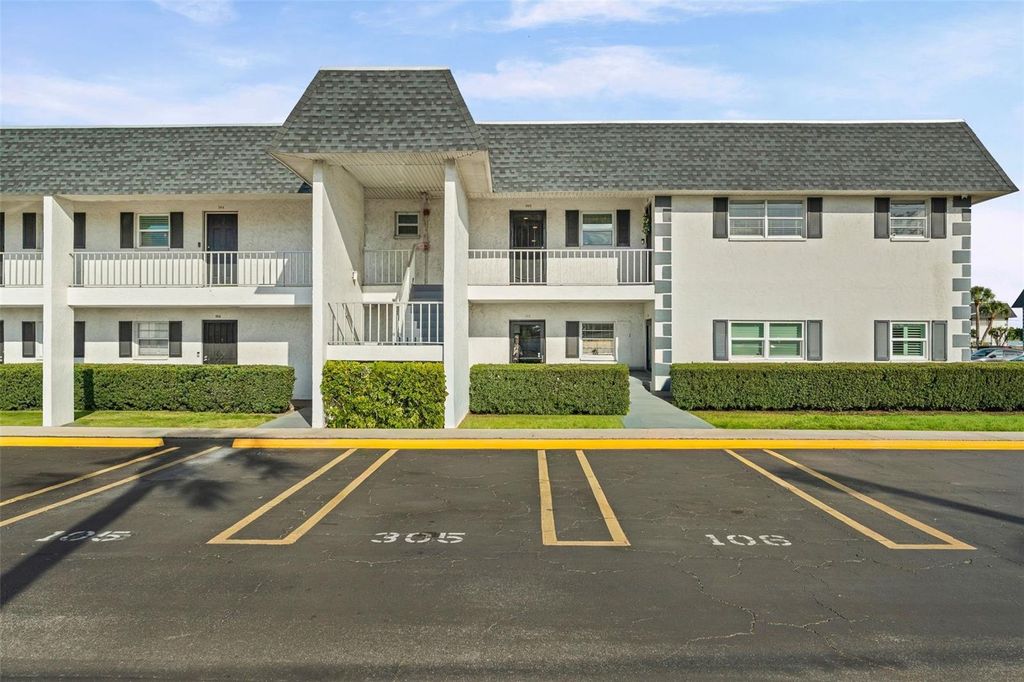 Image 14 of property listing at 4705 5TH STREET W 305, Bradenton, FL 34207