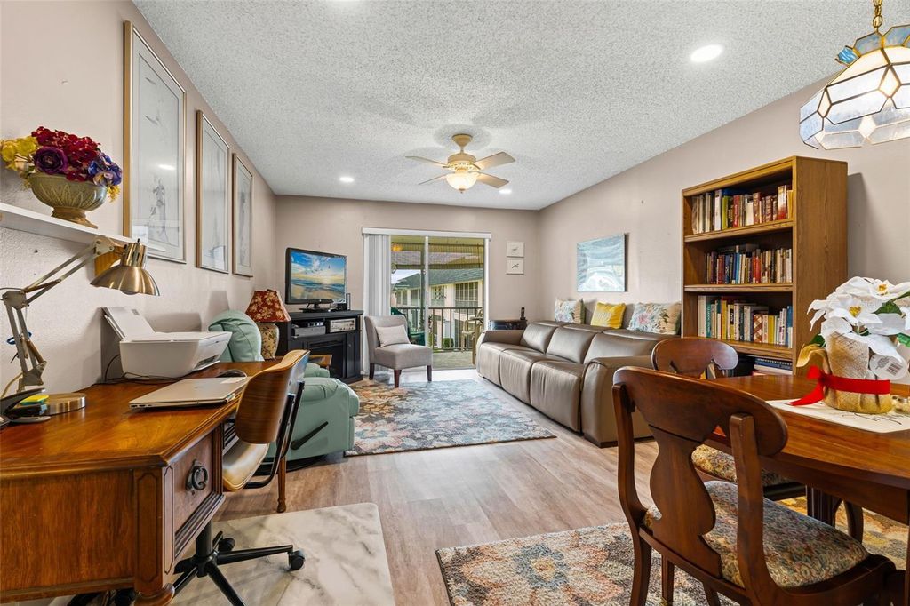 Image 7 of property listing at 4705 5TH STREET W 305, Bradenton, FL 34207