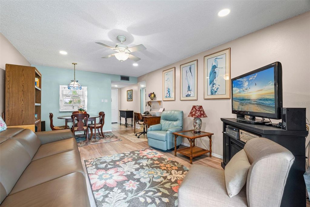 Image 9 of property listing at 4705 5TH STREET W 305, Bradenton, FL 34207