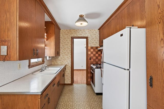 8706 20th Avenue S, Bloomington, MN 55425