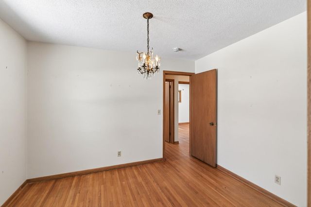 8706 20th Avenue S, Bloomington, MN 55425