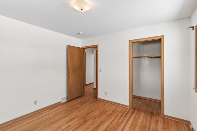 8706 20th Avenue S, Bloomington, MN 55425