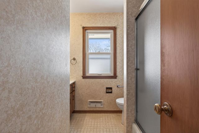 8706 20th Avenue S, Bloomington, MN 55425