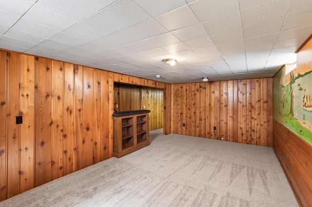 8706 20th Avenue S, Bloomington, MN 55425