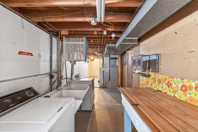 8706 20th Avenue S, Bloomington, MN 55425