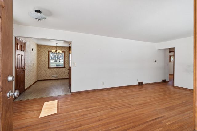 8706 20th Avenue S, Bloomington, MN 55425