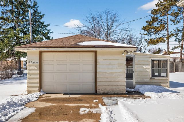 8706 20th Avenue S, Bloomington, MN 55425