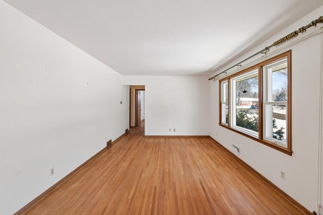 8706 20th Avenue S, Bloomington, MN 55425