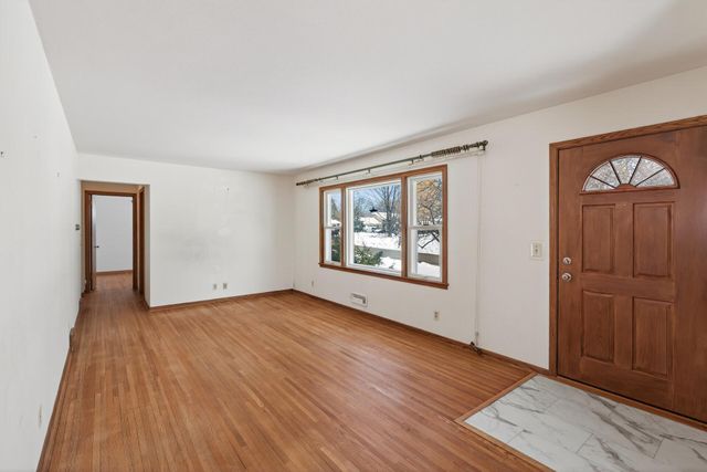 8706 20th Avenue S, Bloomington, MN 55425