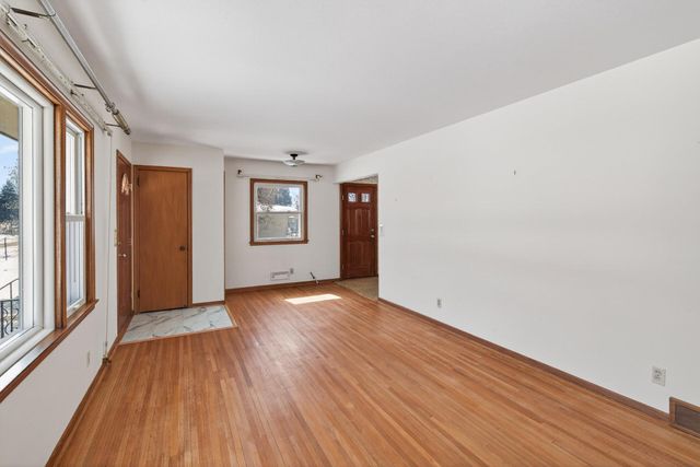 8706 20th Avenue S, Bloomington, MN 55425