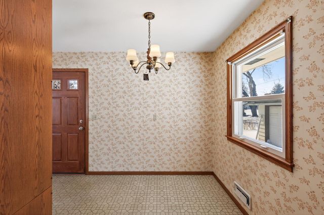 8706 20th Avenue S, Bloomington, MN 55425