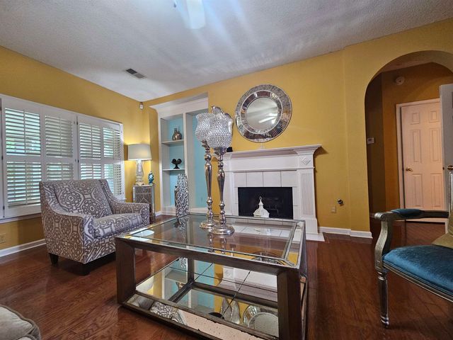 1218 CORDOVA GREEN DR, Cordova, TN 38018