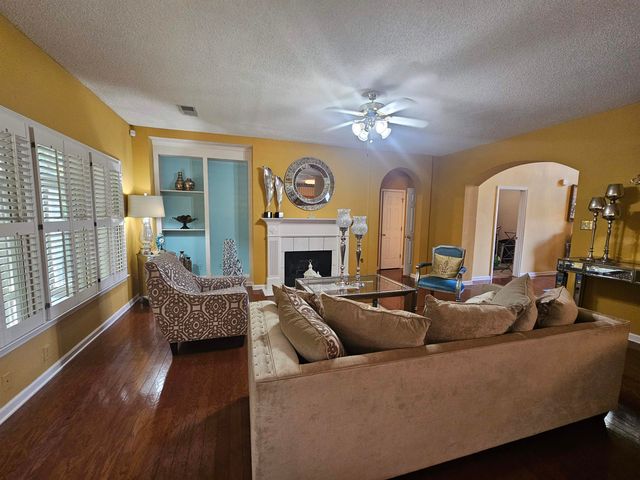 1218 CORDOVA GREEN DR, Cordova, TN 38018