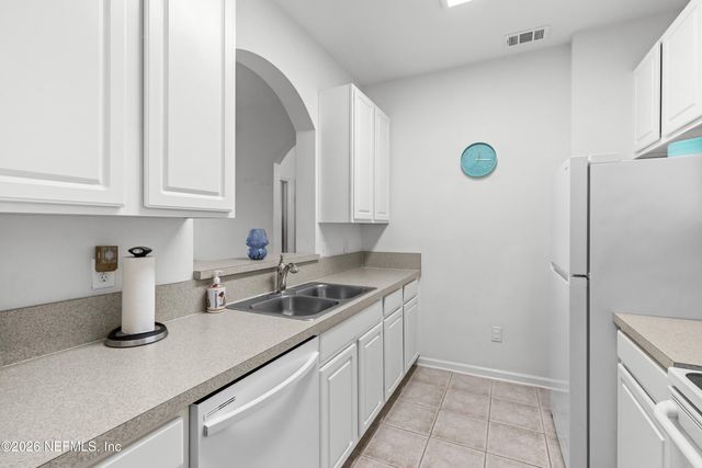 7801 POINT MEADOWS Drive 2302, Jacksonville, FL 32256