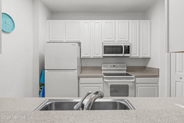7801 POINT MEADOWS Drive 2302, Jacksonville, FL 32256