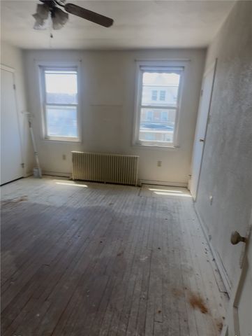 810 Woodward Ave, Mckees Rocks, PA 15136