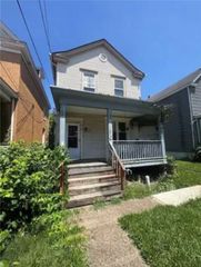 810 Woodward Ave, Mckees Rocks, PA 15136