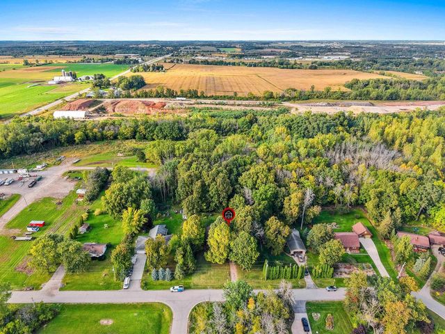 8592 WINNCREST ROAD, Neenah, WI 54956