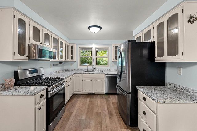 8592 WINNCREST ROAD, Neenah, WI 54956