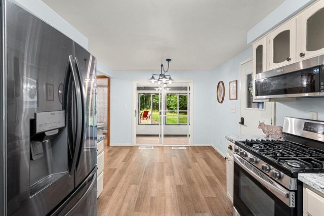 8592 WINNCREST ROAD, Neenah, WI 54956