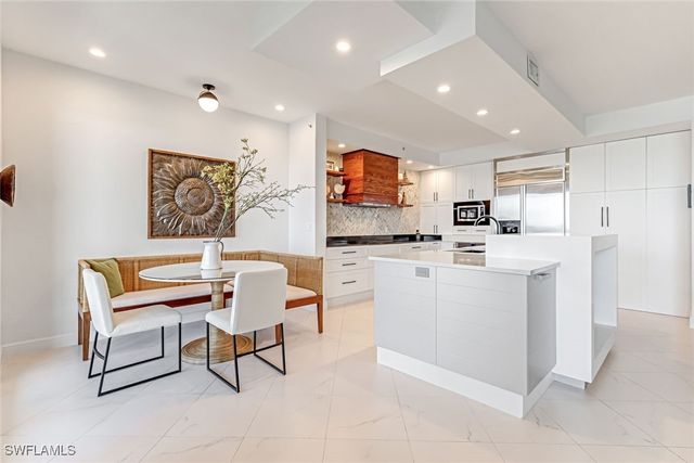 337 Vintage Bay DR D28, Marco Island, FL 34145