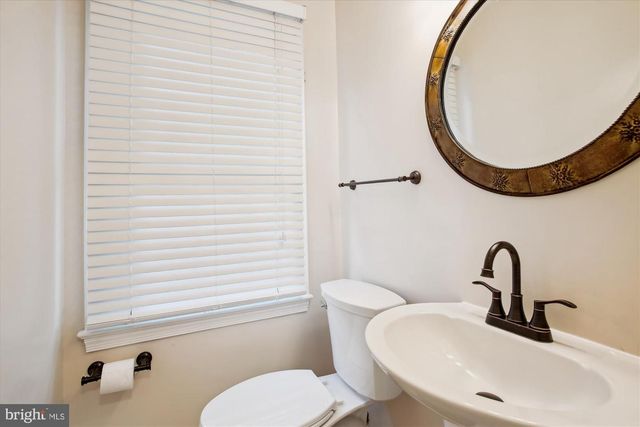 6808 STONEYBROOKE LN, Alexandria, VA 22306