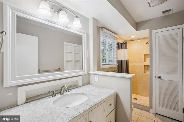 6808 STONEYBROOKE LN, Alexandria, VA 22306