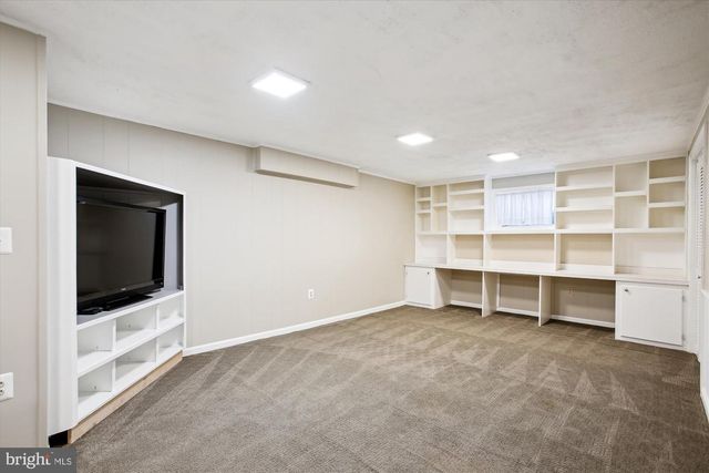 6808 STONEYBROOKE LN, Alexandria, VA 22306