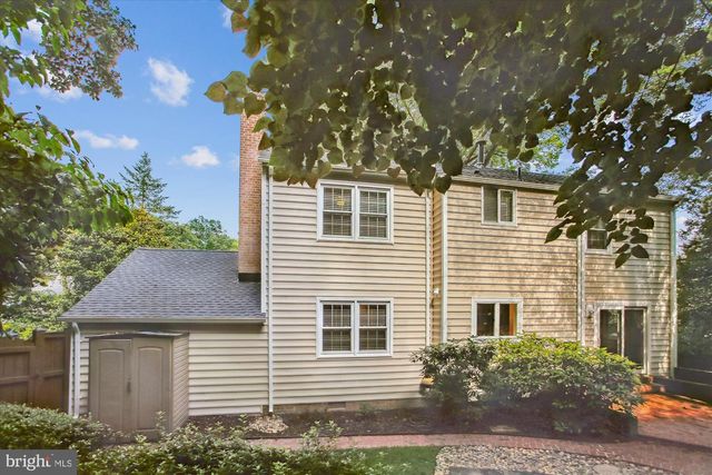 6808 STONEYBROOKE LN, Alexandria, VA 22306