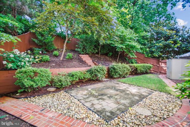 6808 STONEYBROOKE LN, Alexandria, VA 22306