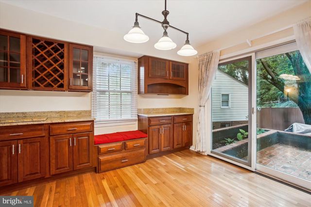 6808 STONEYBROOKE LN, Alexandria, VA 22306