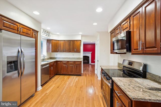 6808 STONEYBROOKE LN, Alexandria, VA 22306